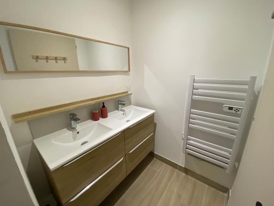 Appartement Familial, 2 Chambres, En Rdc Sur Cour サン・フロランタン エクステリア 写真